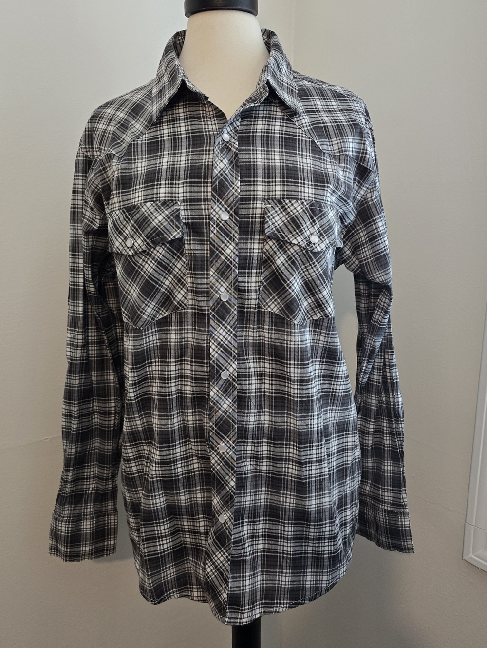 Casual Country Classic Gray & White Plaid Button-Up Shirt